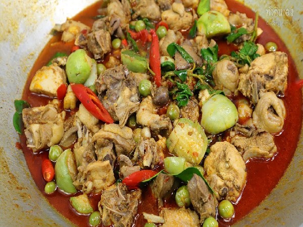 แกงไก่ใส่มะเขือเปราะ วันจันทร์